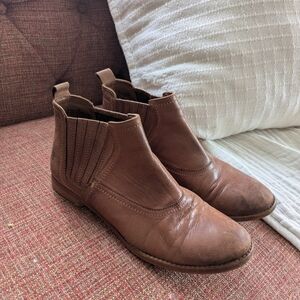 Women's Tan Leather Chelsea Booties